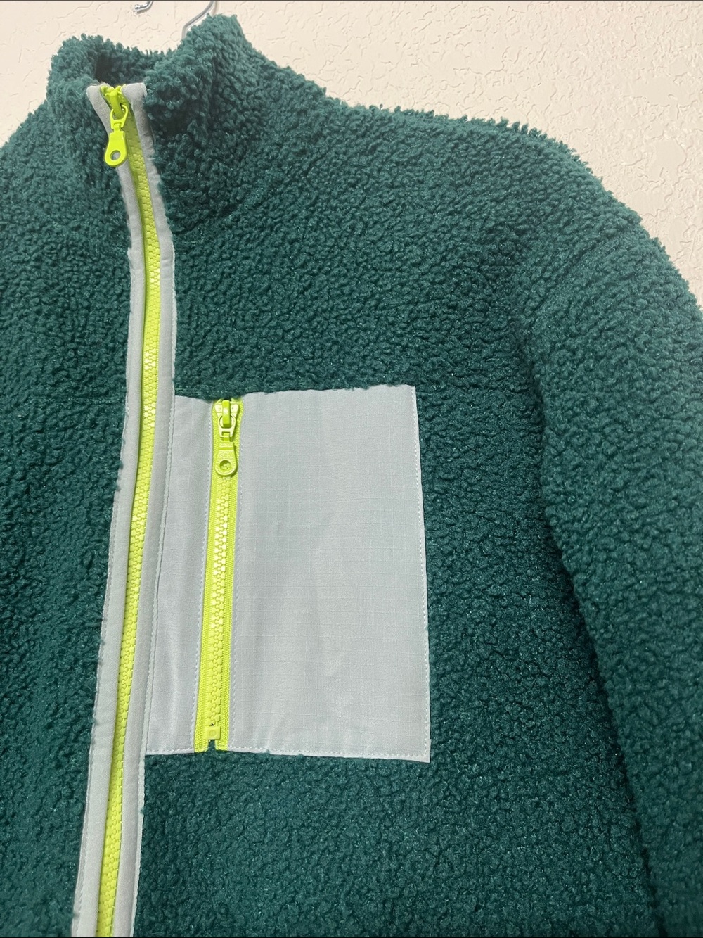 Universal Thread Women’s XS Dark Green Teddy Jacket with Neon Yellow Accents - Picture 4 of 11